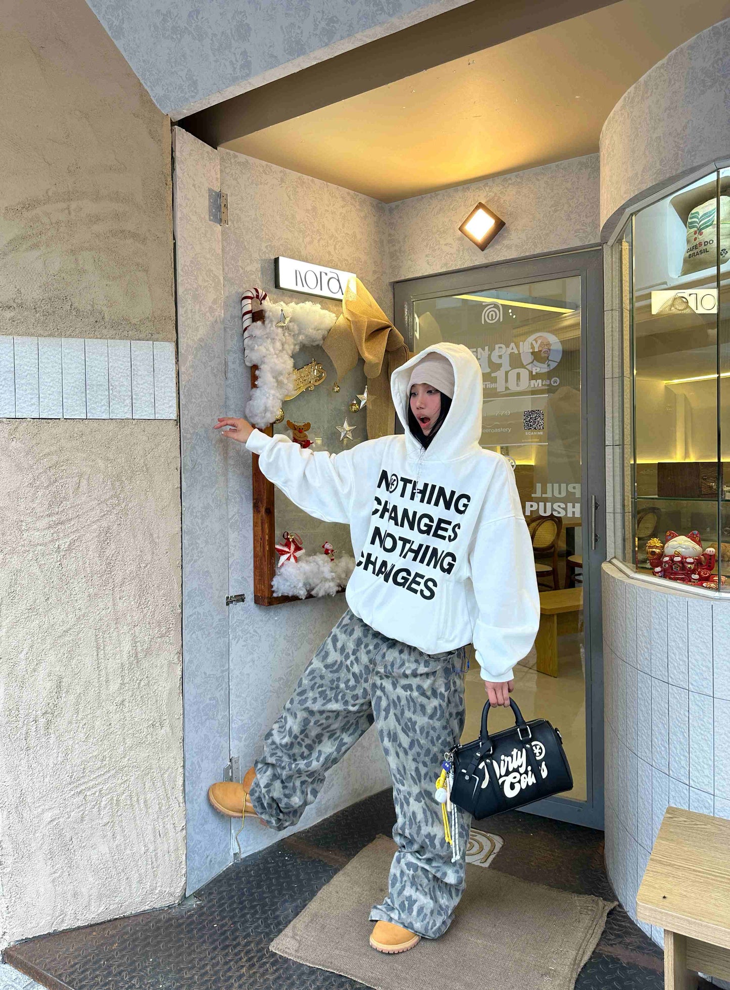 Hoodie White 'Nothing Changes'